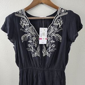 Thred &Clover Size M, Black Blouse with White Embroidery